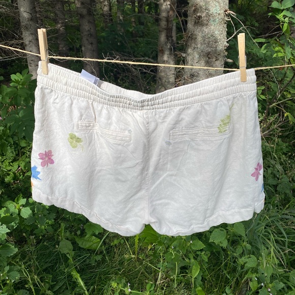 White linen/cotton blend eco dye shorts - Picture 3 of 3